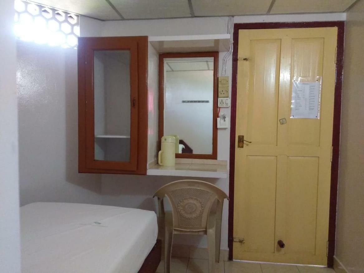 Anandan Tourist Home Varkala Esterno foto